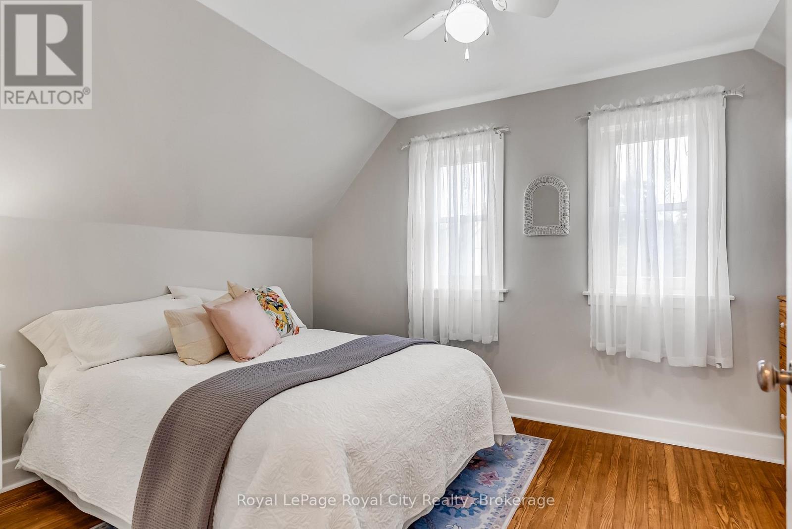 












56 WINSTON CRESCENT

,
Guelph (St. George's),




Ontario
N1E2K2

