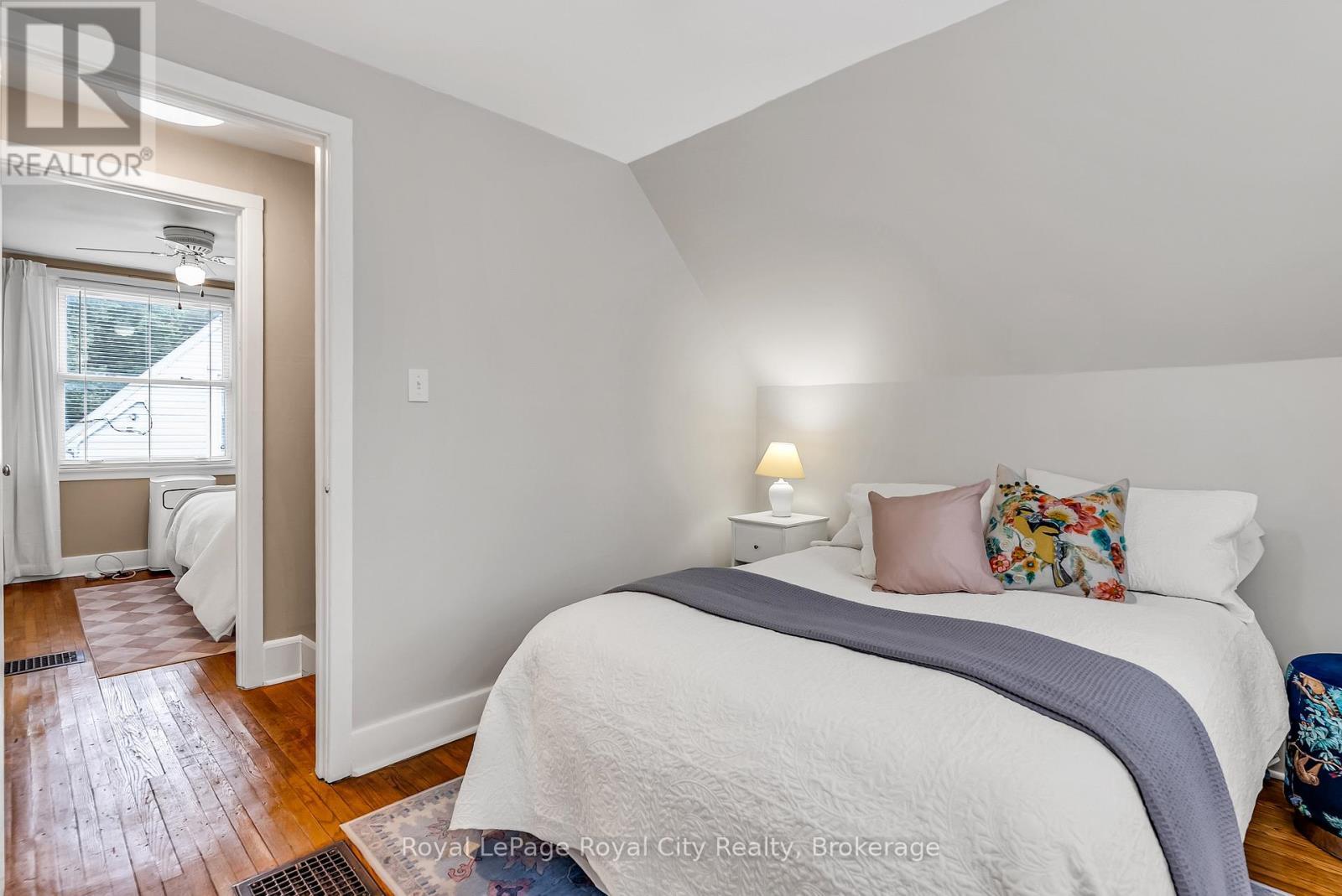 












56 WINSTON CRESCENT

,
Guelph (St. George's),




Ontario
N1E2K2

