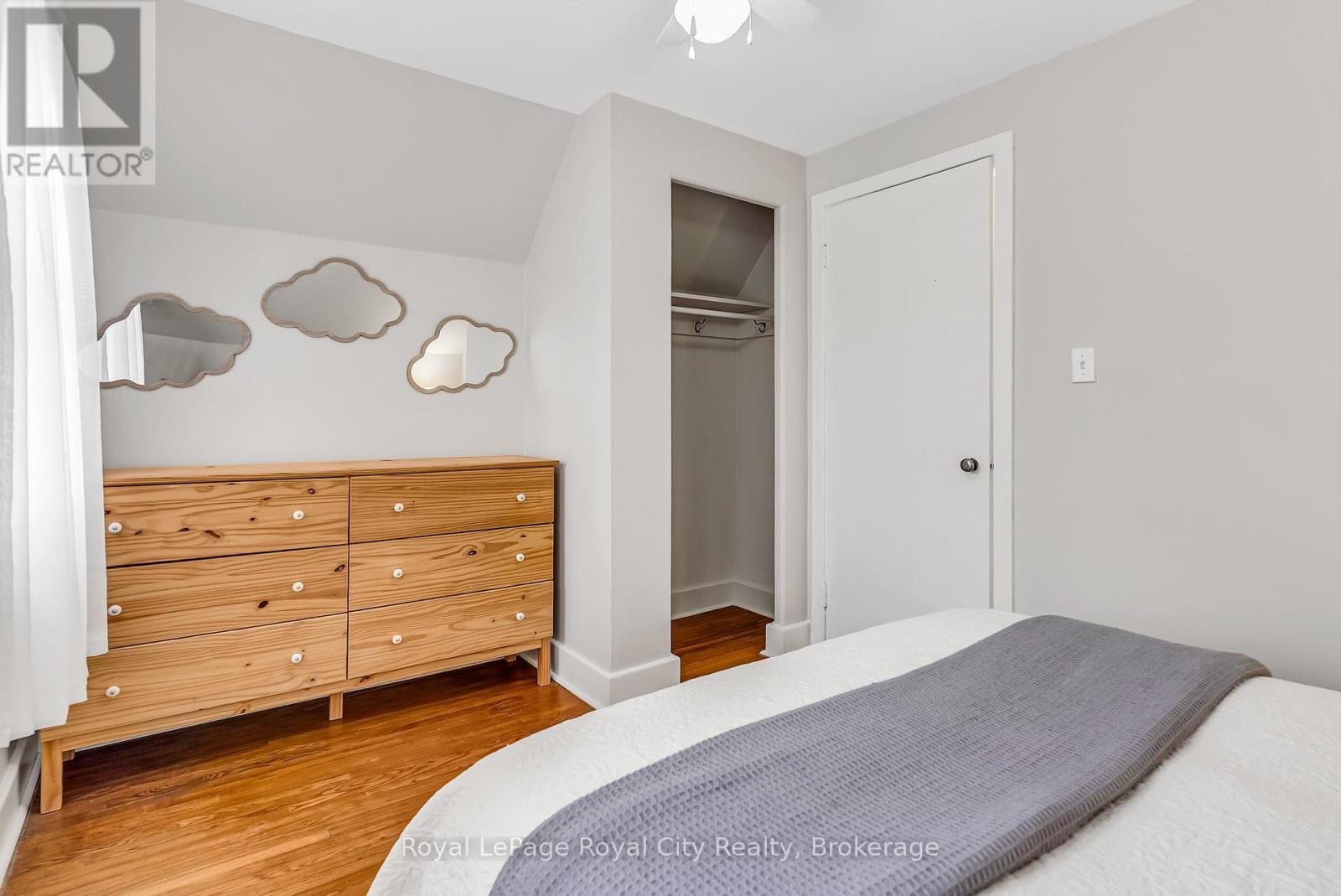 












56 WINSTON CRESCENT

,
Guelph (St. George's),




Ontario
N1E2K2

