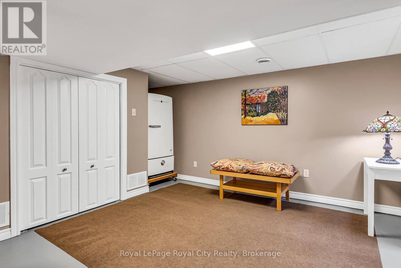 












56 WINSTON CRESCENT

,
Guelph (St. George's),




Ontario
N1E2K2

