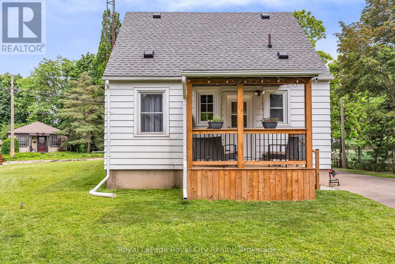 












56 WINSTON CRESCENT

,
Guelph (St. George's),




Ontario
N1E2K2


