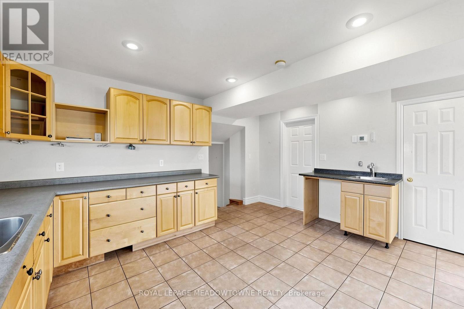 












13489 FOURTH LINE NASSAGAWEYA

,
Milton,




Ontario
N0B2K0

