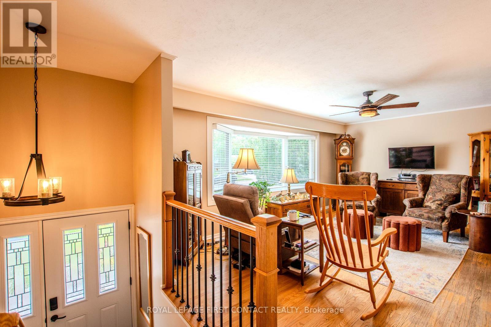 












27 TOWER CRESCENT

,
Barrie,




Ontario
L4N2V3

