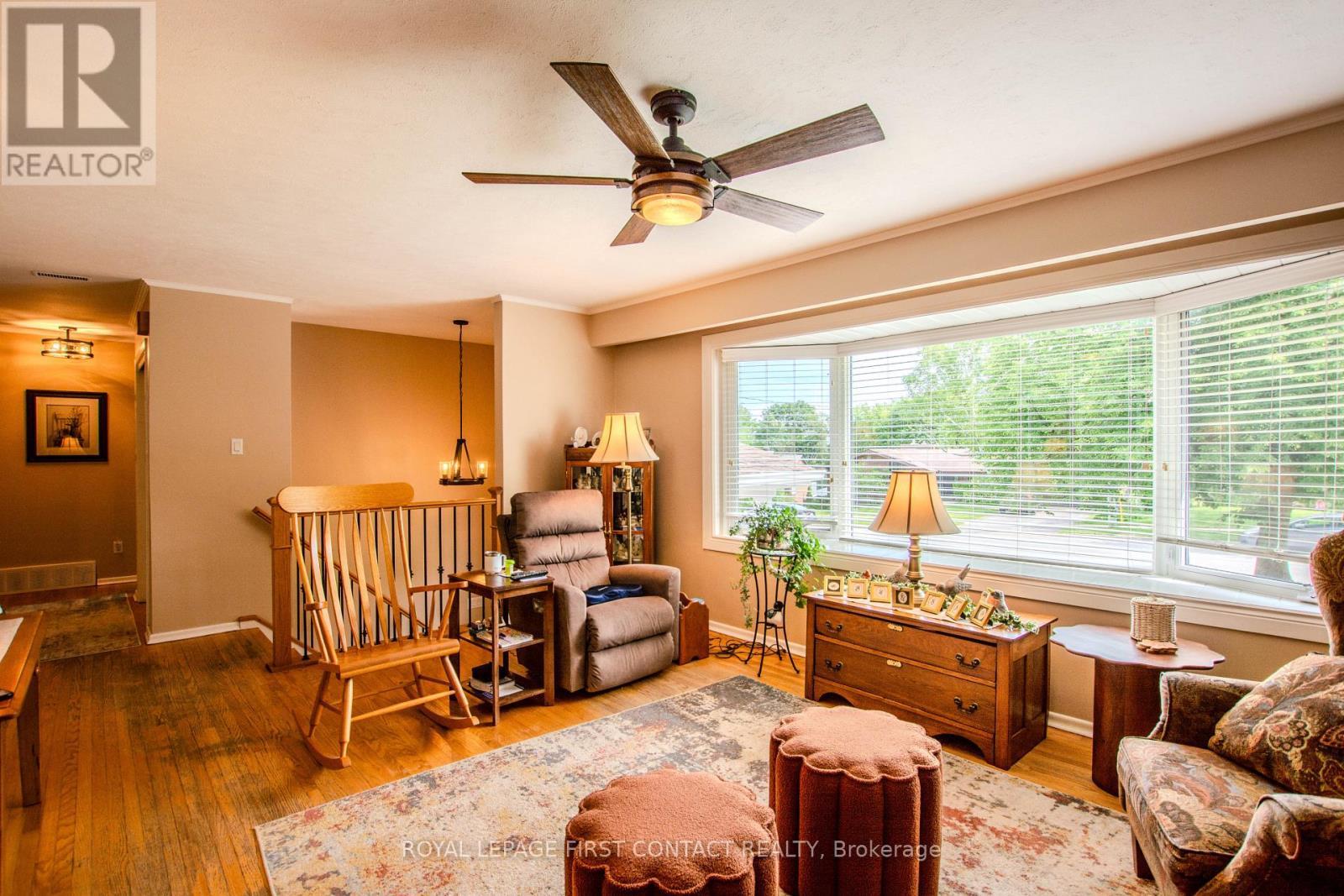 












27 TOWER CRESCENT

,
Barrie,




Ontario
L4N2V3

