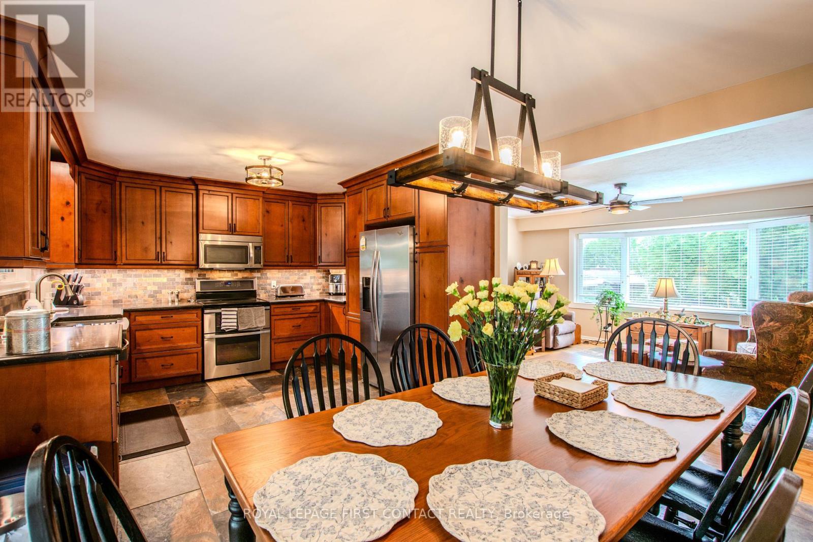 












27 TOWER CRESCENT

,
Barrie,




Ontario
L4N2V3


