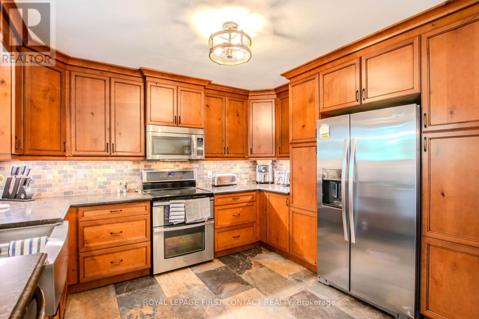 












27 TOWER CRESCENT

,
Barrie,




Ontario
L4N2V3

