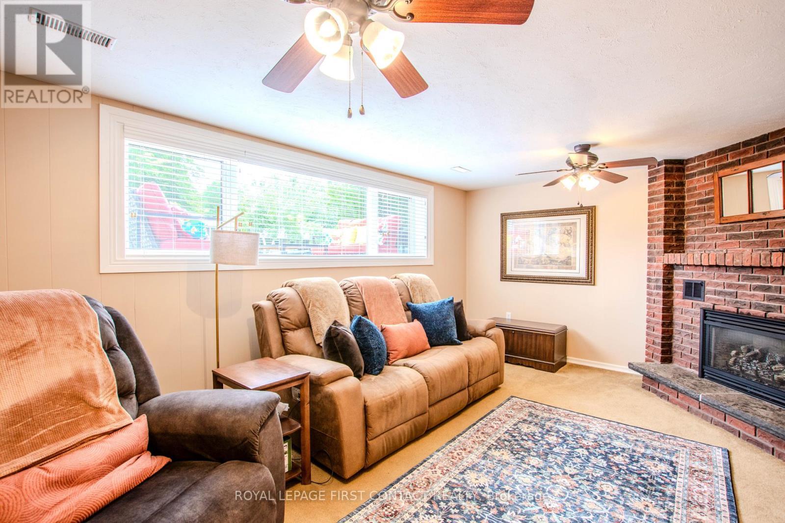 












27 TOWER CRESCENT

,
Barrie,




Ontario
L4N2V3

