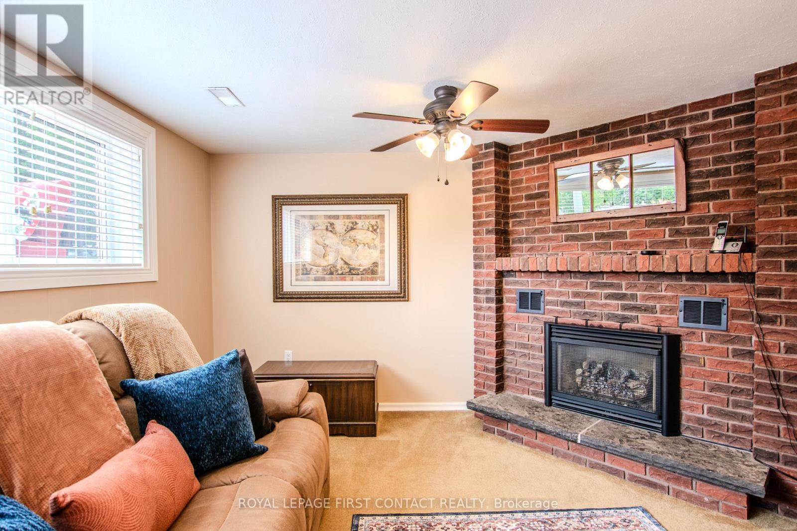 












27 TOWER CRESCENT

,
Barrie,




Ontario
L4N2V3

