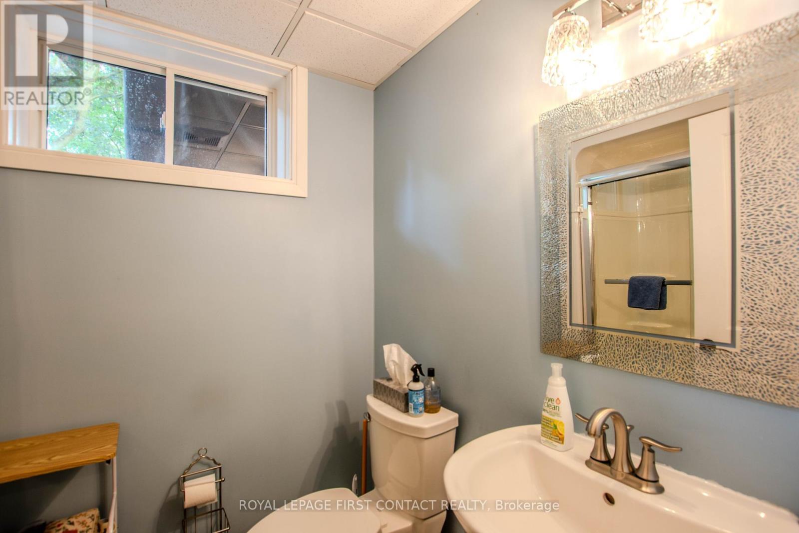 












27 TOWER CRESCENT

,
Barrie,




Ontario
L4N2V3

