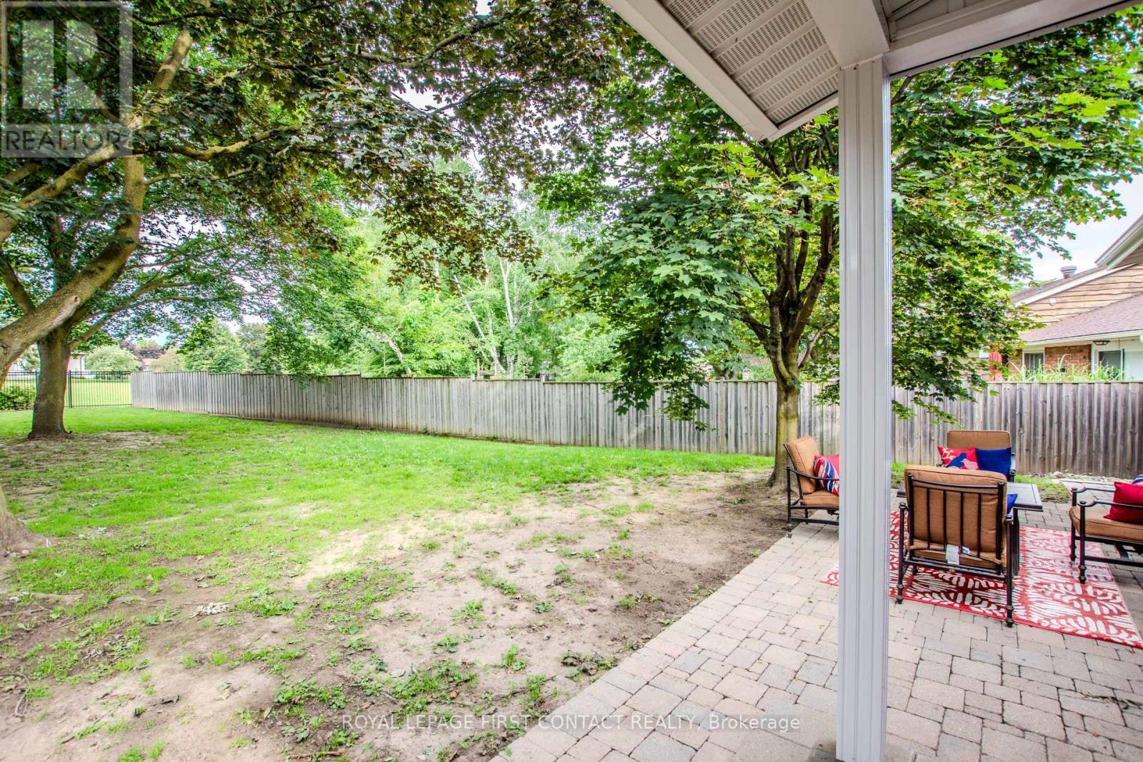












27 TOWER CRESCENT

,
Barrie,




Ontario
L4N2V3

