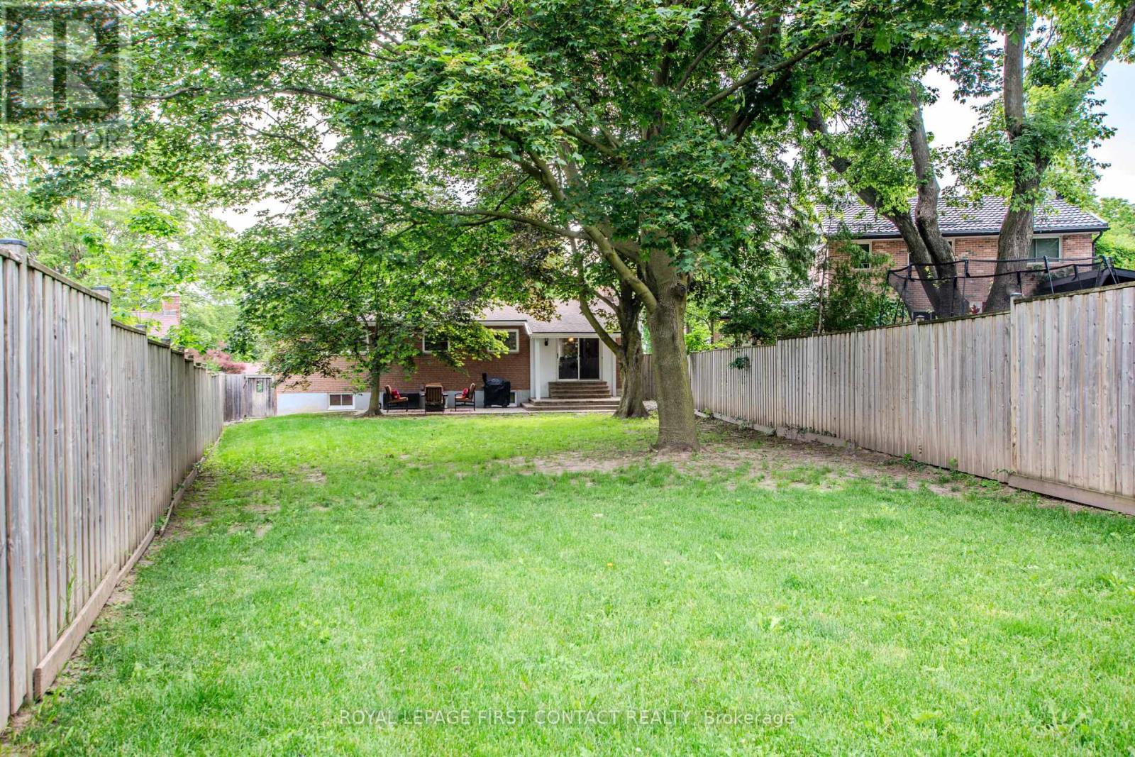 












27 TOWER CRESCENT

,
Barrie,




Ontario
L4N2V3

