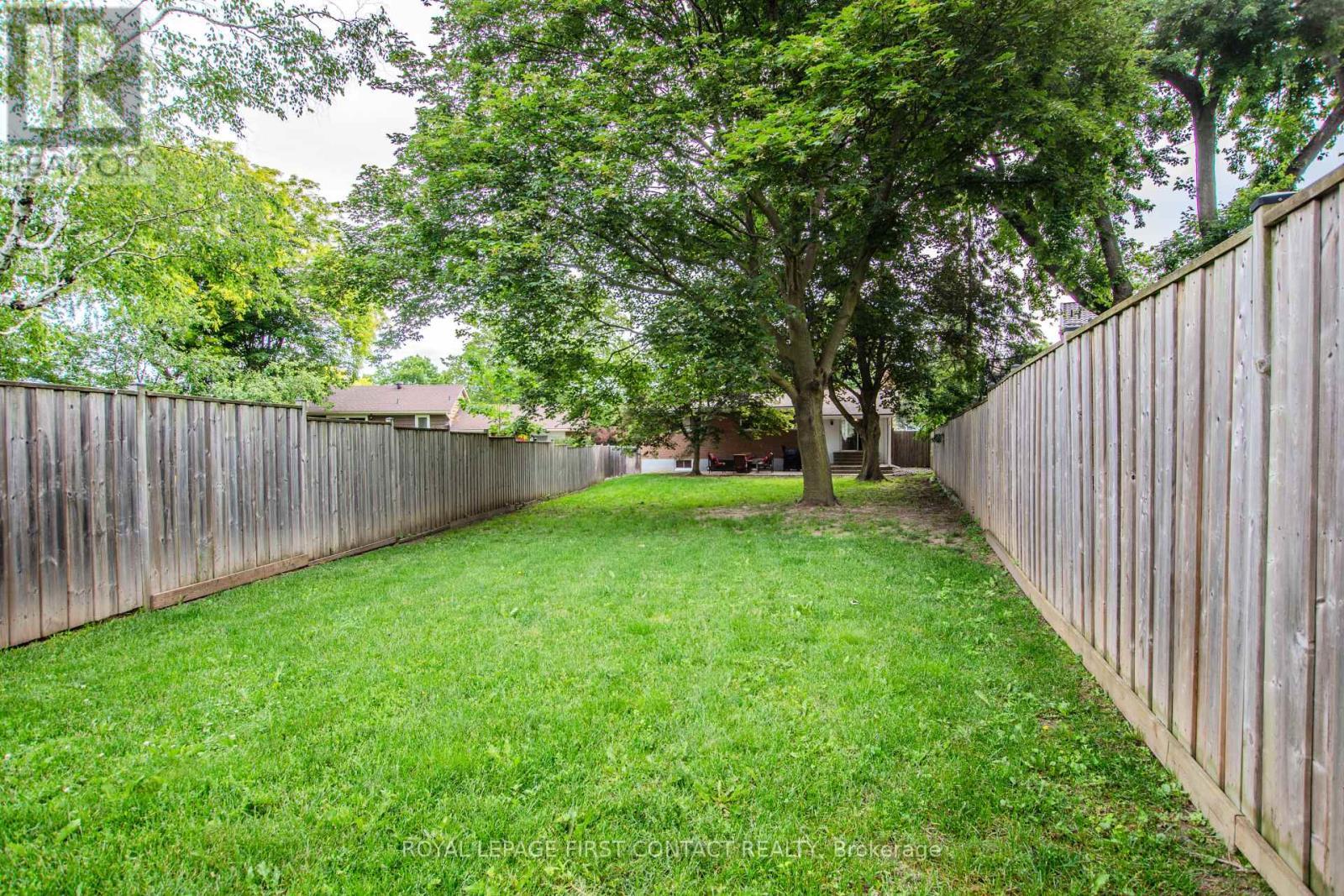 












27 TOWER CRESCENT

,
Barrie,




Ontario
L4N2V3

