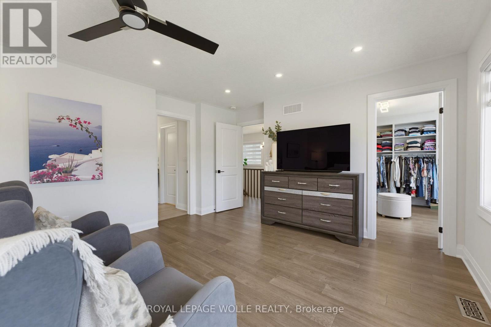 












647 BLAIR CREEK DRIVE

,
Kitchener,




Ontario
N2P0E7

