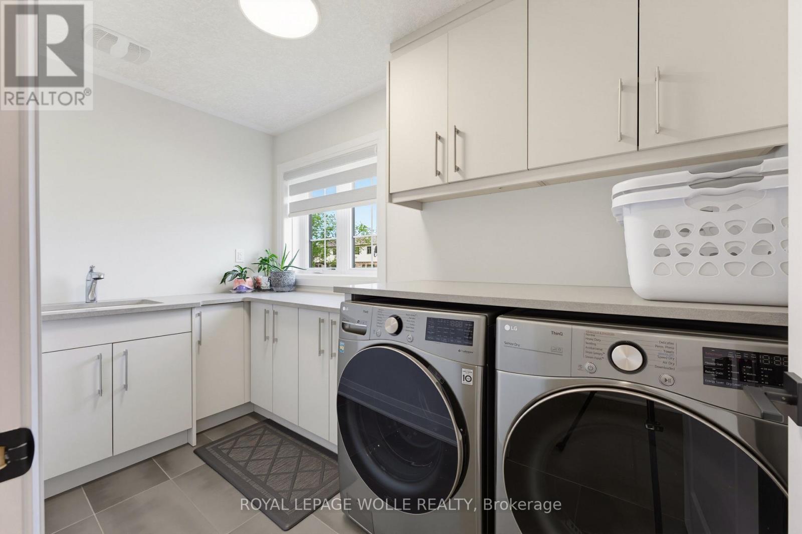 












647 BLAIR CREEK DRIVE

,
Kitchener,




Ontario
N2P0E7


