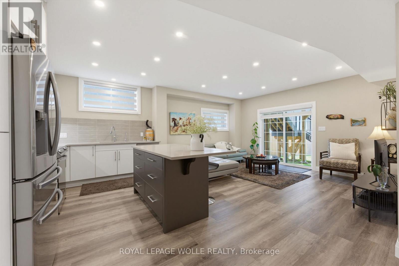 












647 BLAIR CREEK DRIVE

,
Kitchener,




Ontario
N2P0E7


