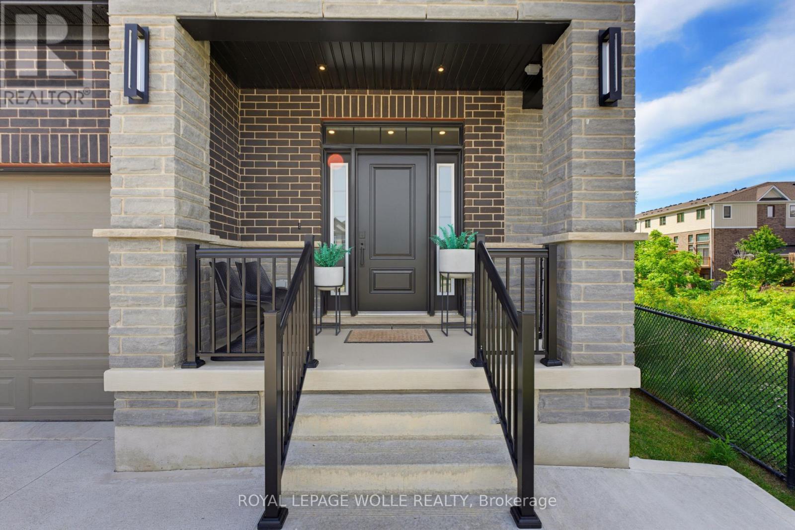 












647 BLAIR CREEK DRIVE

,
Kitchener,




Ontario
N2P0E7

