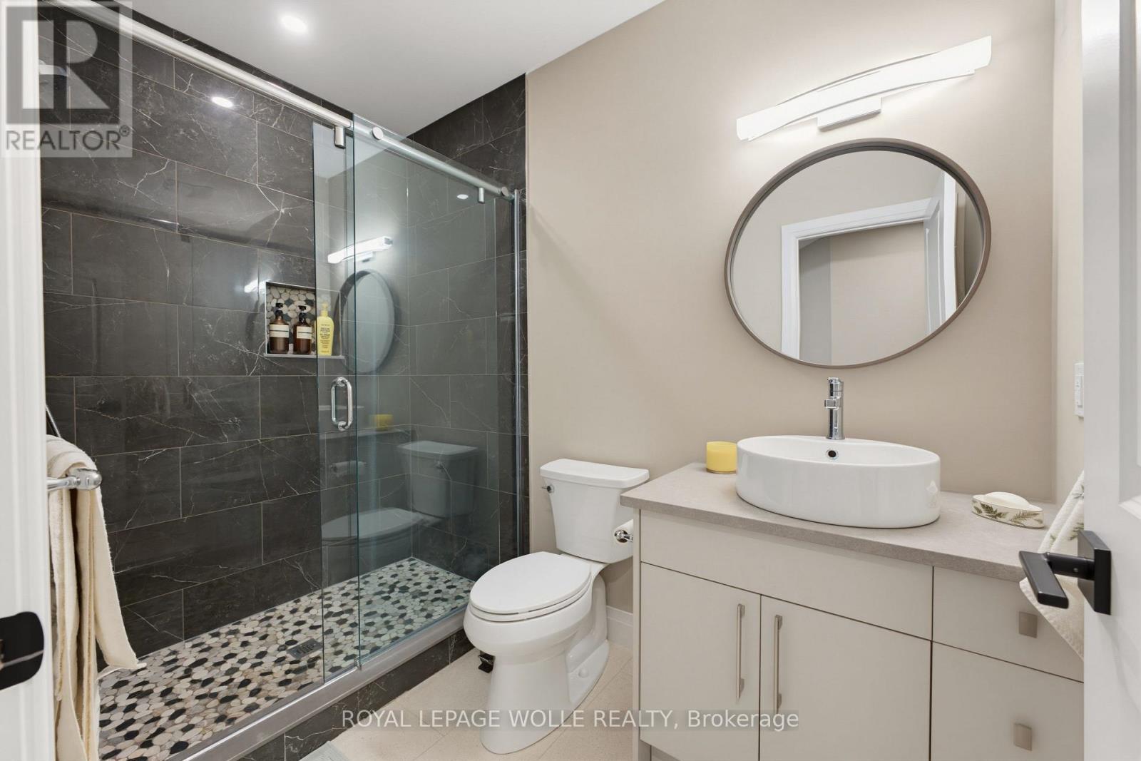 












647 BLAIR CREEK DRIVE

,
Kitchener,




Ontario
N2P0E7

