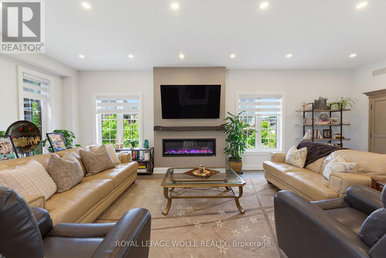 












647 BLAIR CREEK DRIVE

,
Kitchener,




Ontario
N2P0E7

