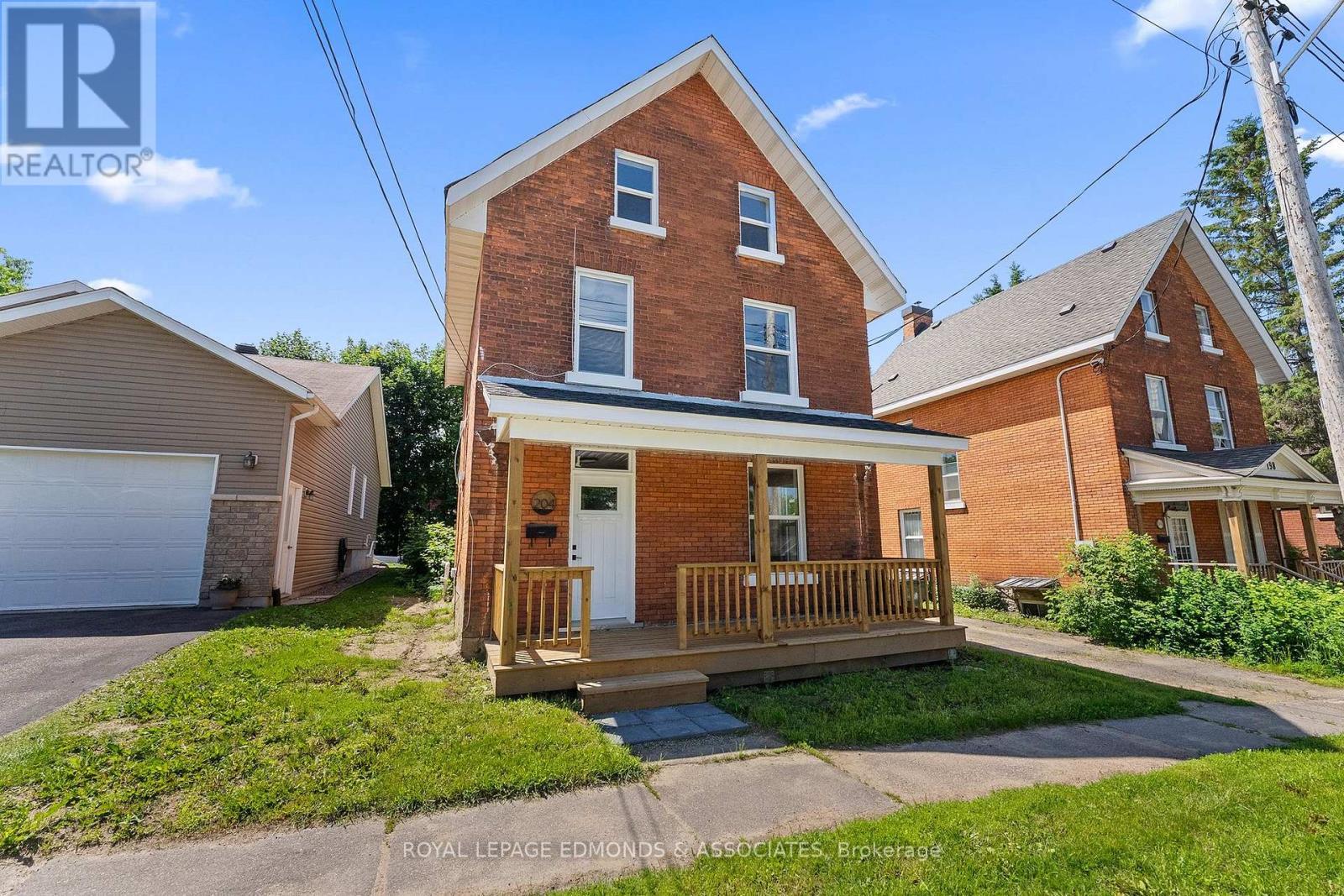 












204 MCALLISTER STREET

,
Pembroke,




Ontario
K8A3G2

