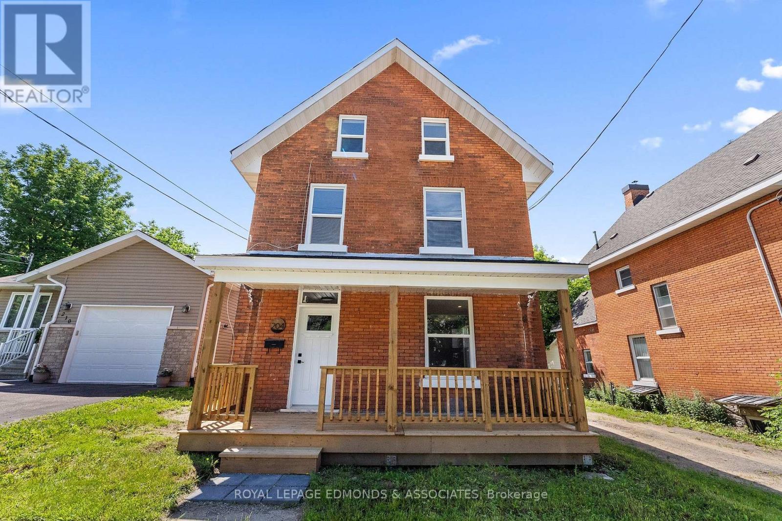 












204 MCALLISTER STREET

,
Pembroke,




Ontario
K8A3G2

