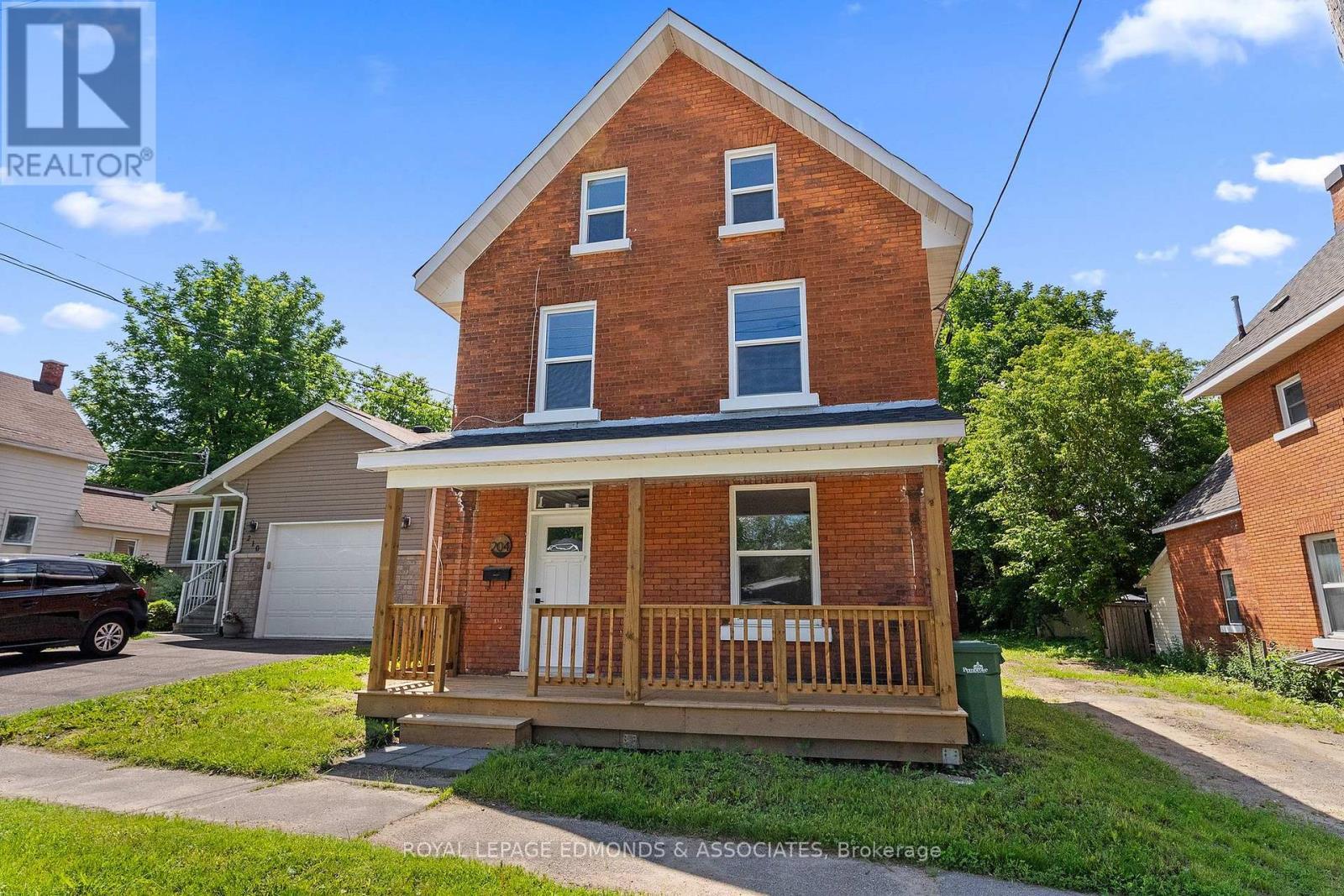 












204 MCALLISTER STREET

,
Pembroke,




Ontario
K8A3G2

