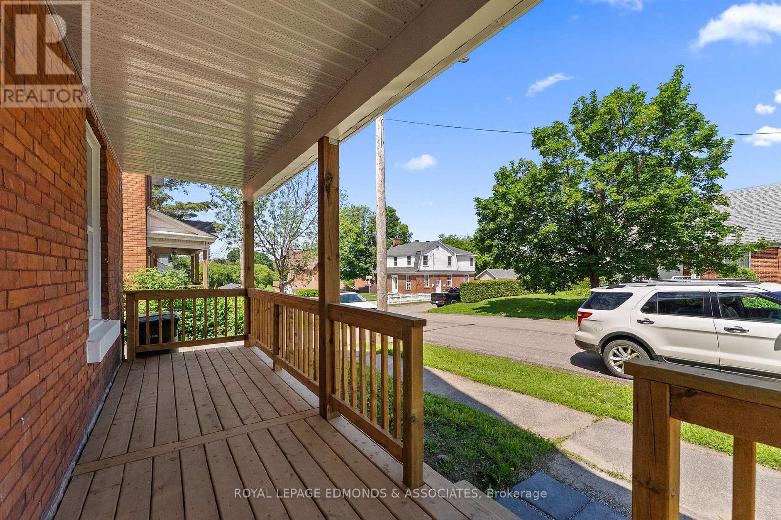 












204 MCALLISTER STREET

,
Pembroke,




Ontario
K8A3G2


