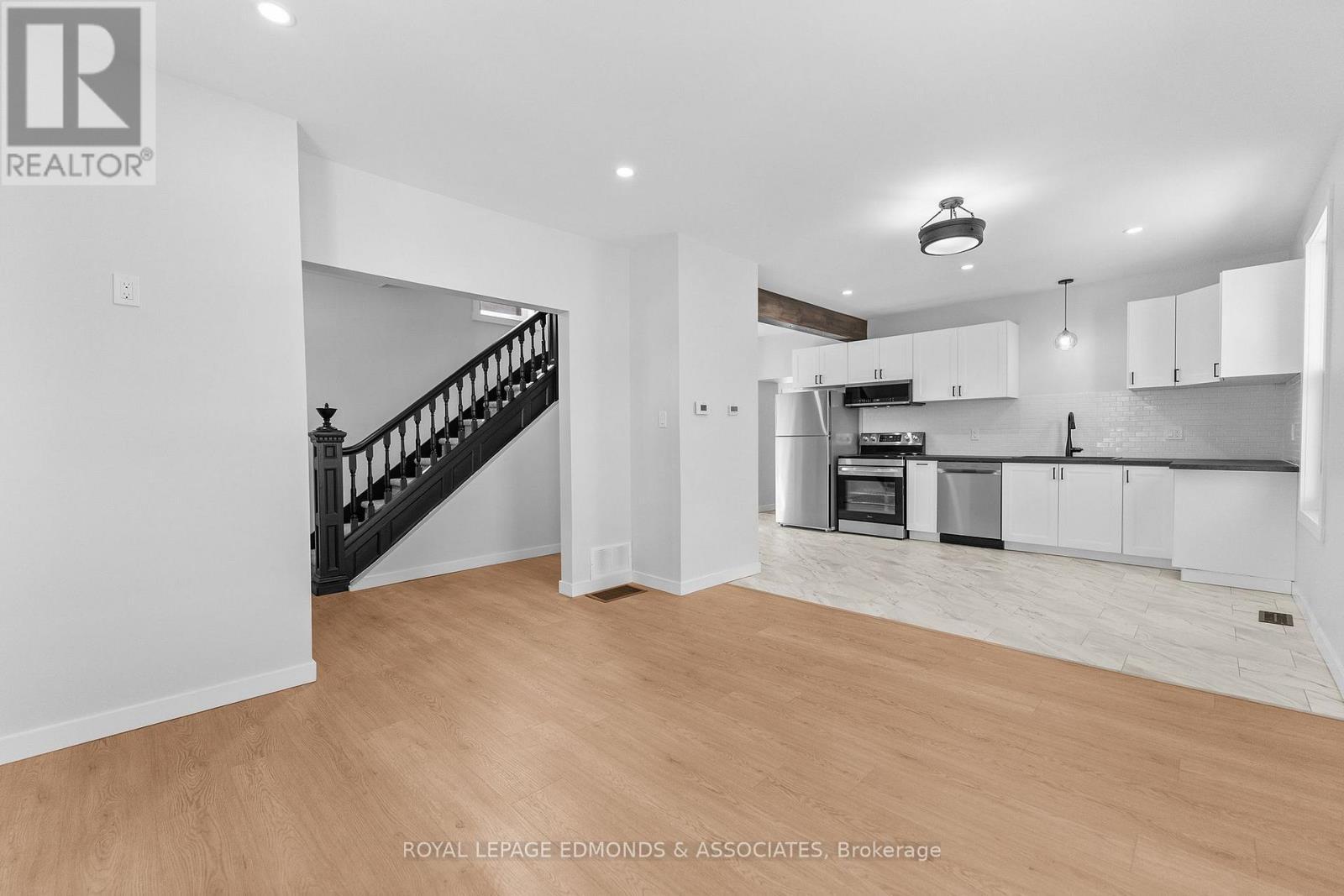 












204 MCALLISTER STREET

,
Pembroke,




Ontario
K8A3G2

