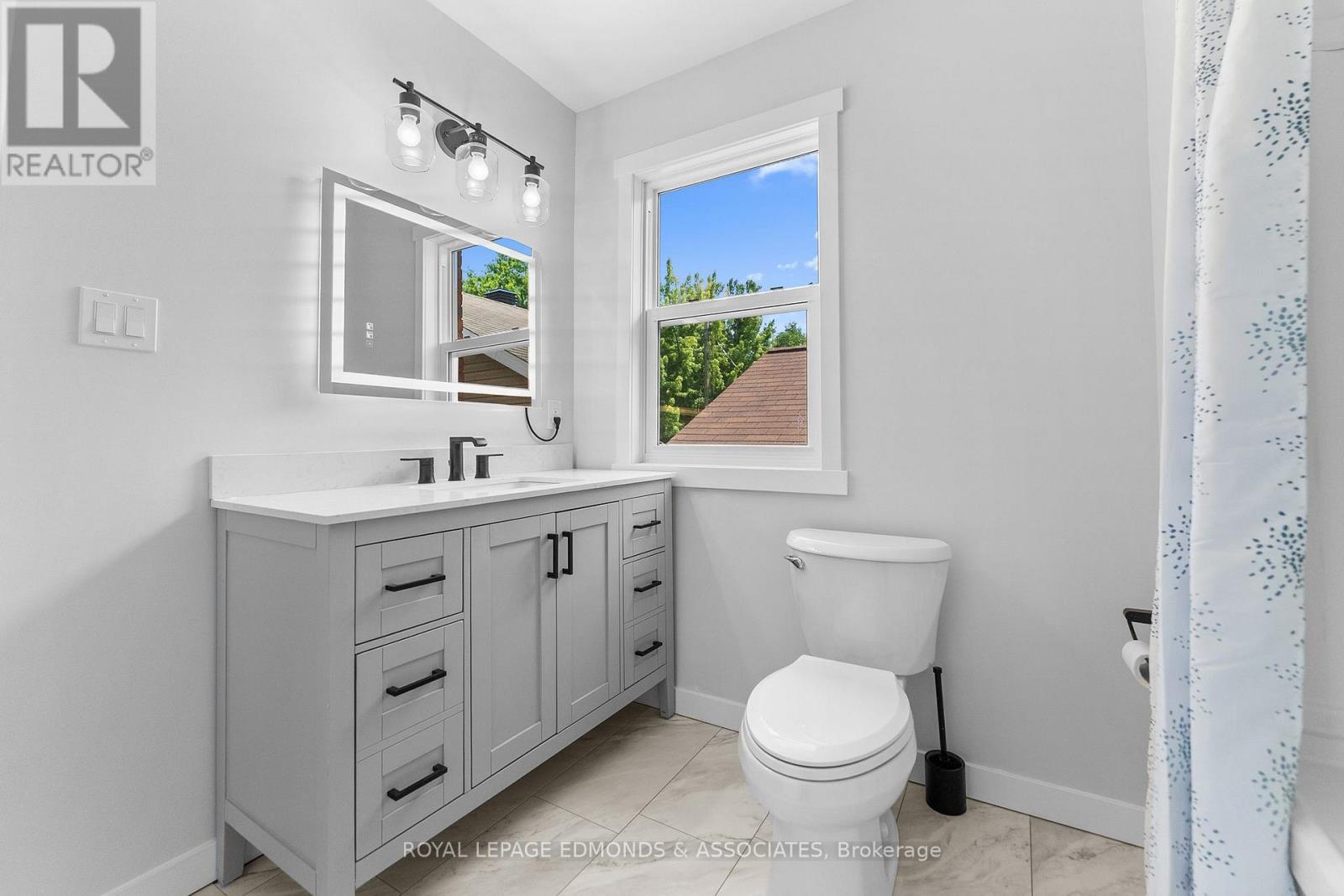 












204 MCALLISTER STREET

,
Pembroke,




Ontario
K8A3G2

