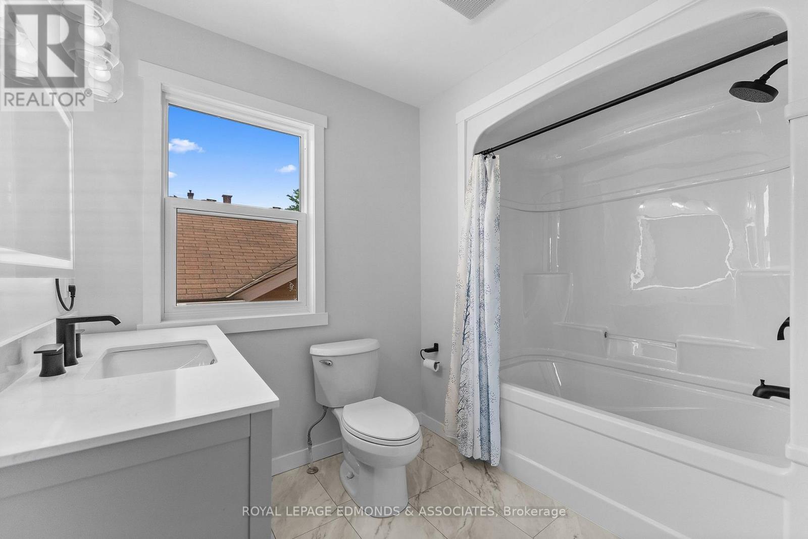 












204 MCALLISTER STREET

,
Pembroke,




Ontario
K8A3G2


