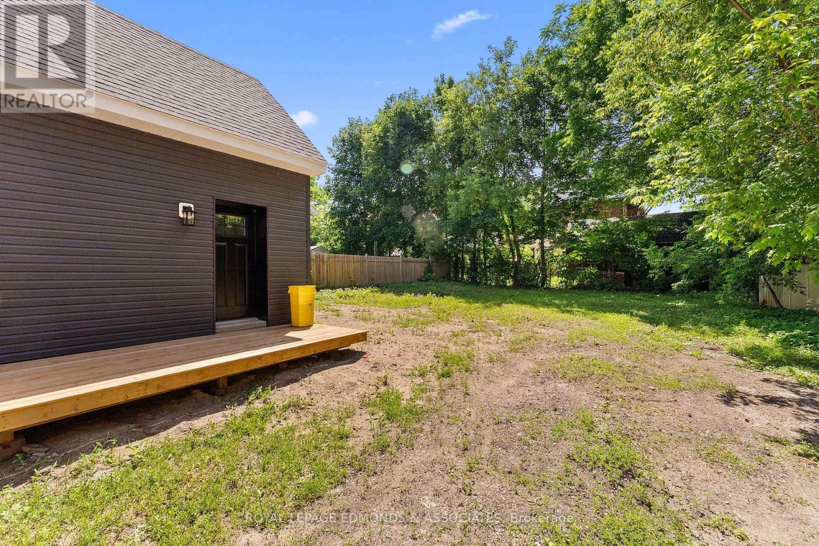












204 MCALLISTER STREET

,
Pembroke,




Ontario
K8A3G2


