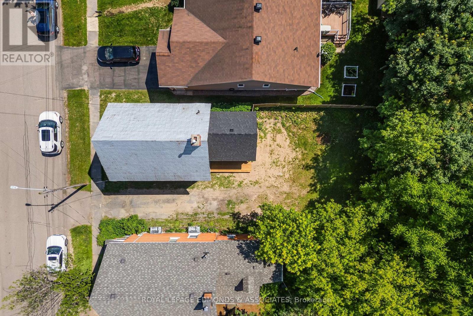 












204 MCALLISTER STREET

,
Pembroke,




Ontario
K8A3G2

