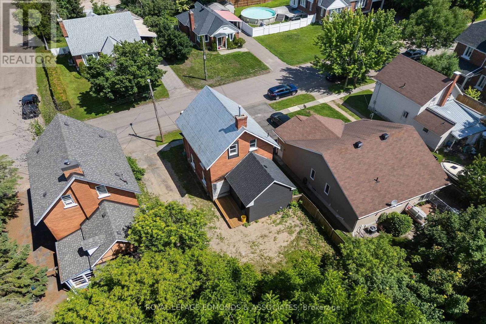 












204 MCALLISTER STREET

,
Pembroke,




Ontario
K8A3G2

