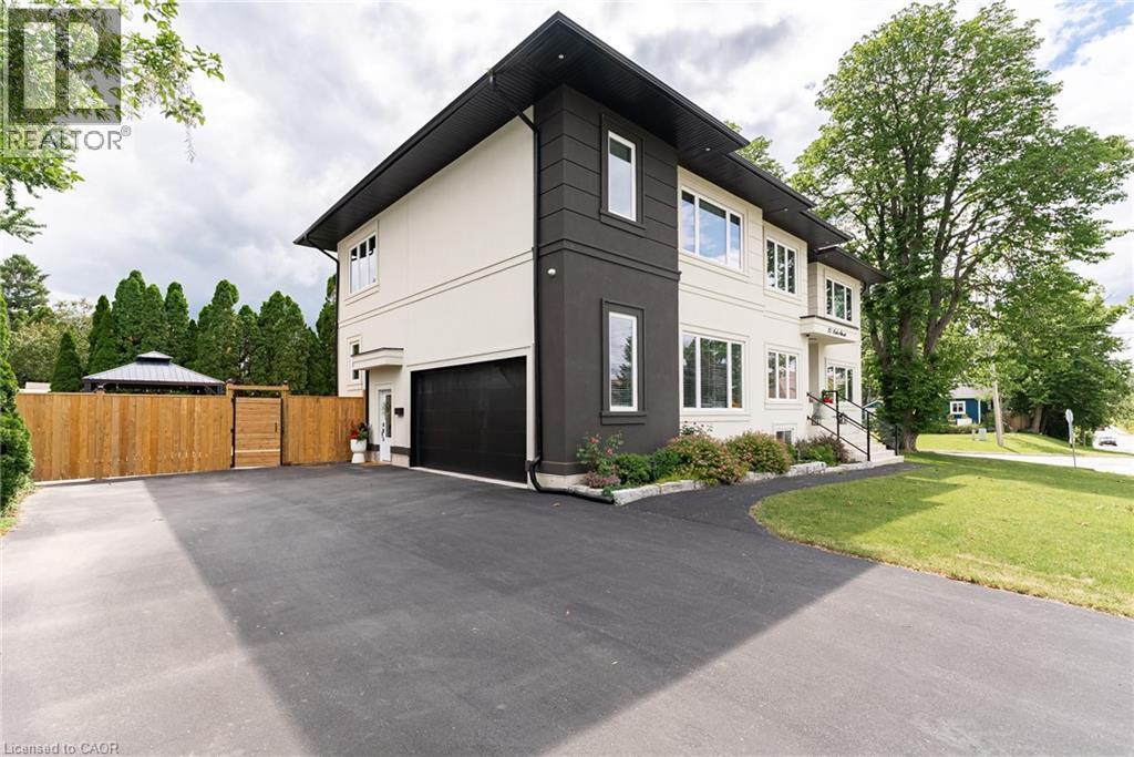 












22 LAKE Street

,
Grimsby,




Ontario
L3M2G7

