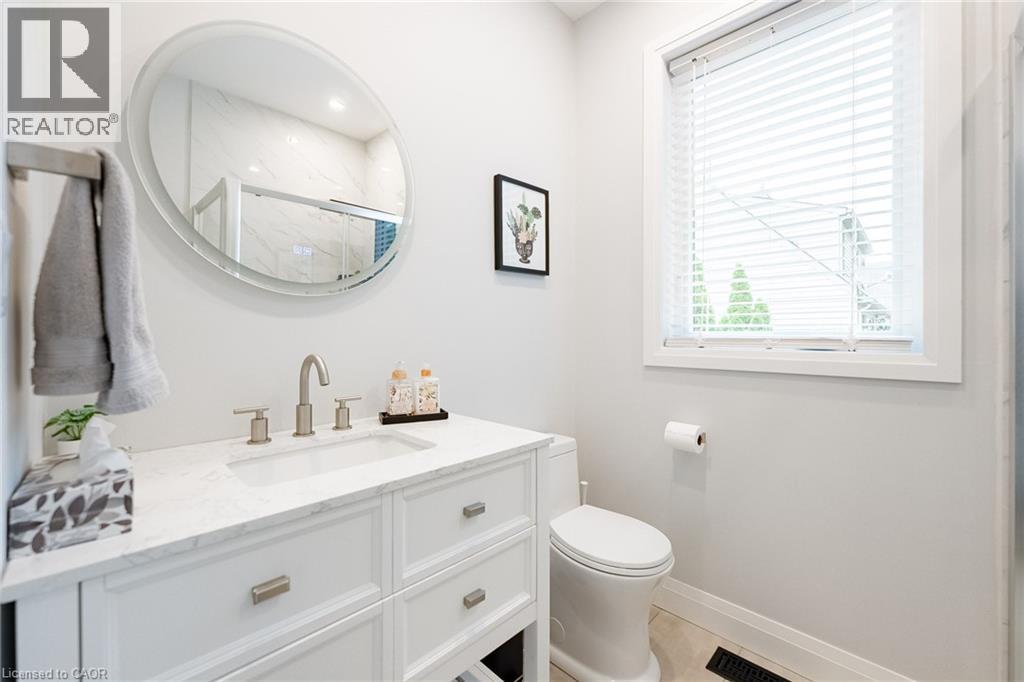 












22 LAKE Street

,
Grimsby,




Ontario
L3M2G7

