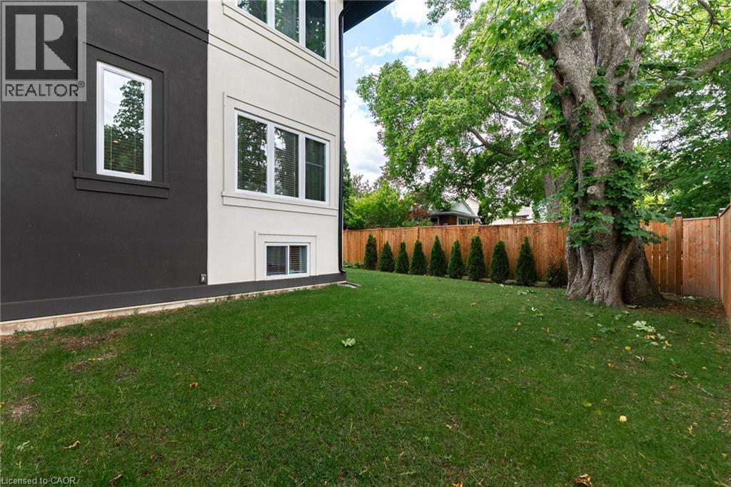 












22 LAKE Street

,
Grimsby,




Ontario
L3M2G7

