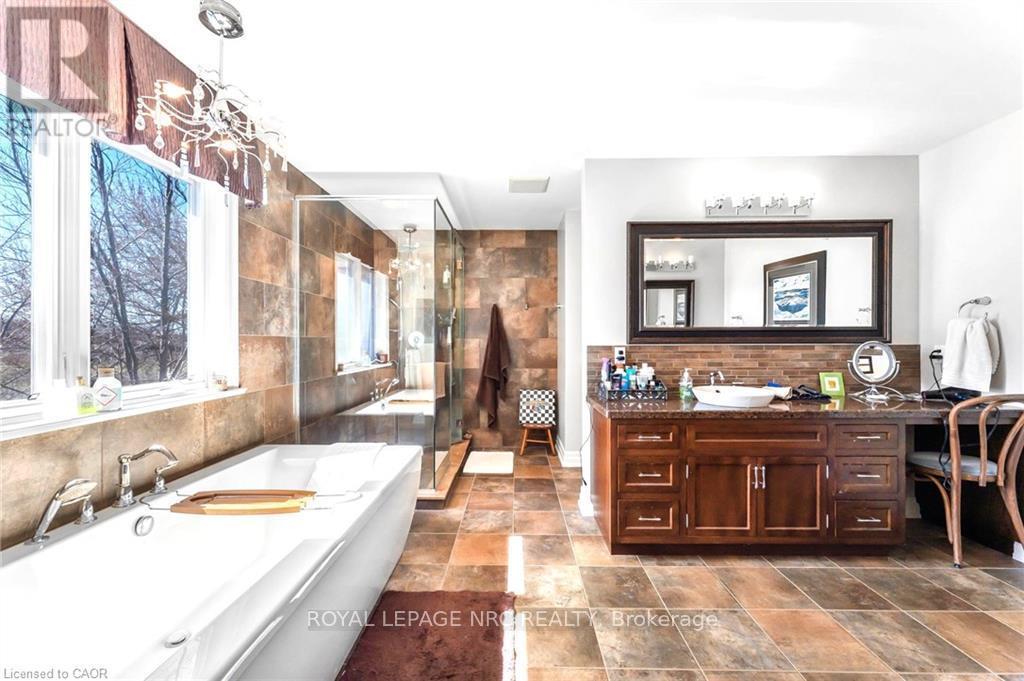 












915 QUEENSTON ROAD S

,
Niagara-on-the-Lake (St. Davids),




Ontario
L0S1J0

