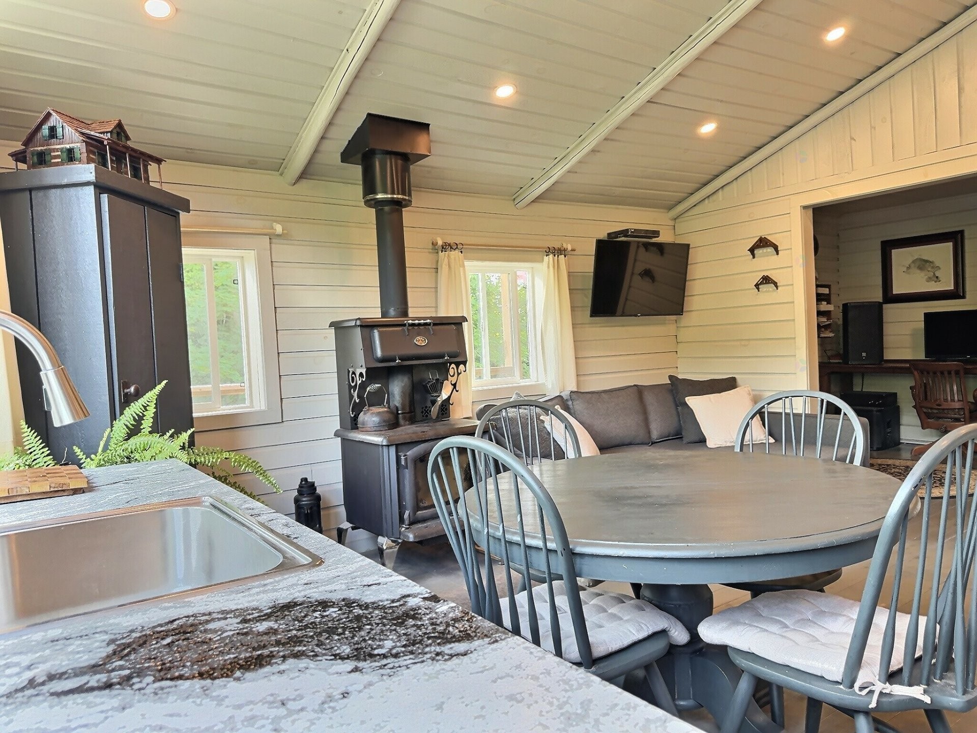 









133


Rue Ketchen

,
Témiscaming,




QC
J0Z3R0

