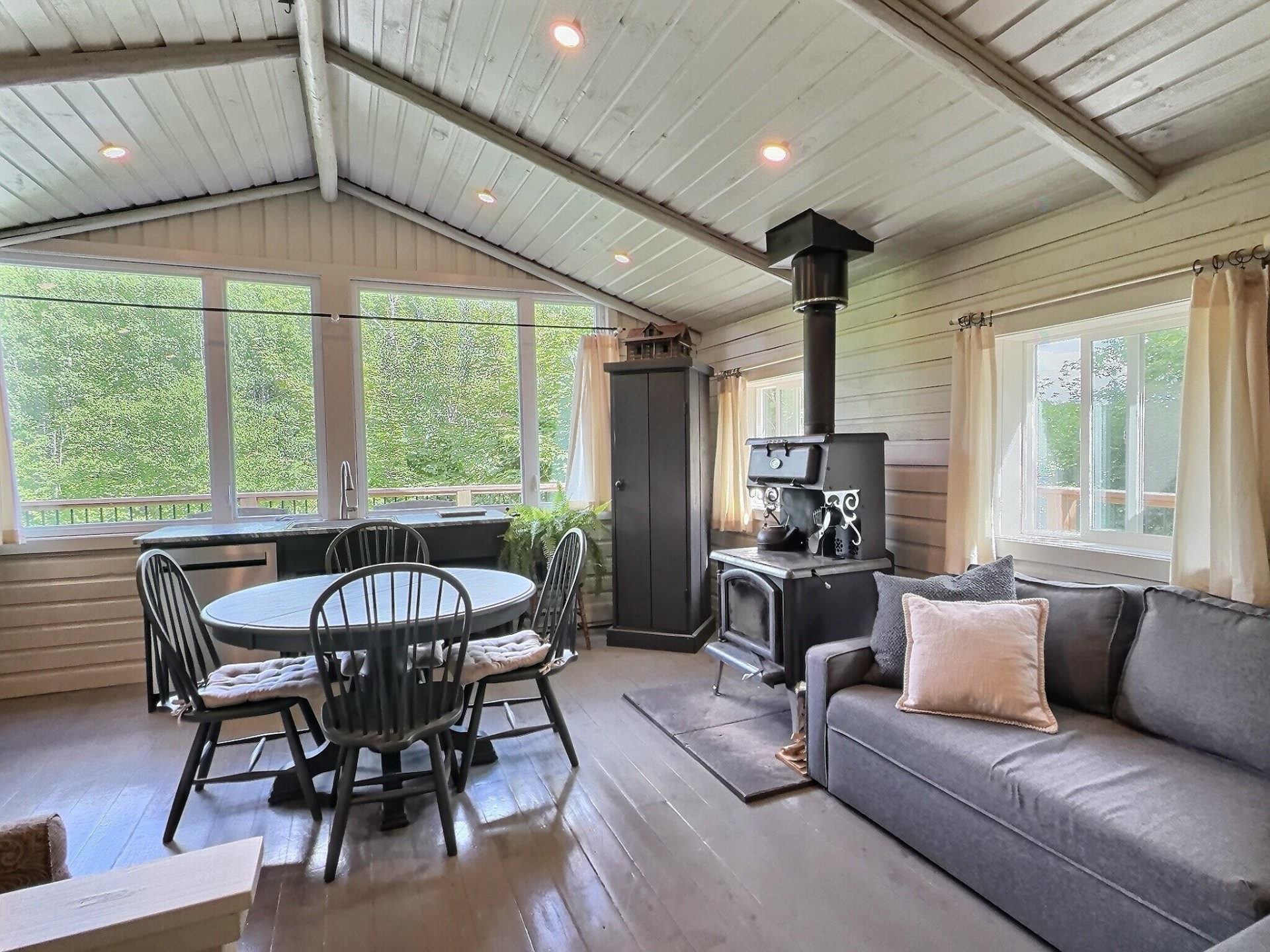 









133


Rue Ketchen

,
Témiscaming,




QC
J0Z3R0

