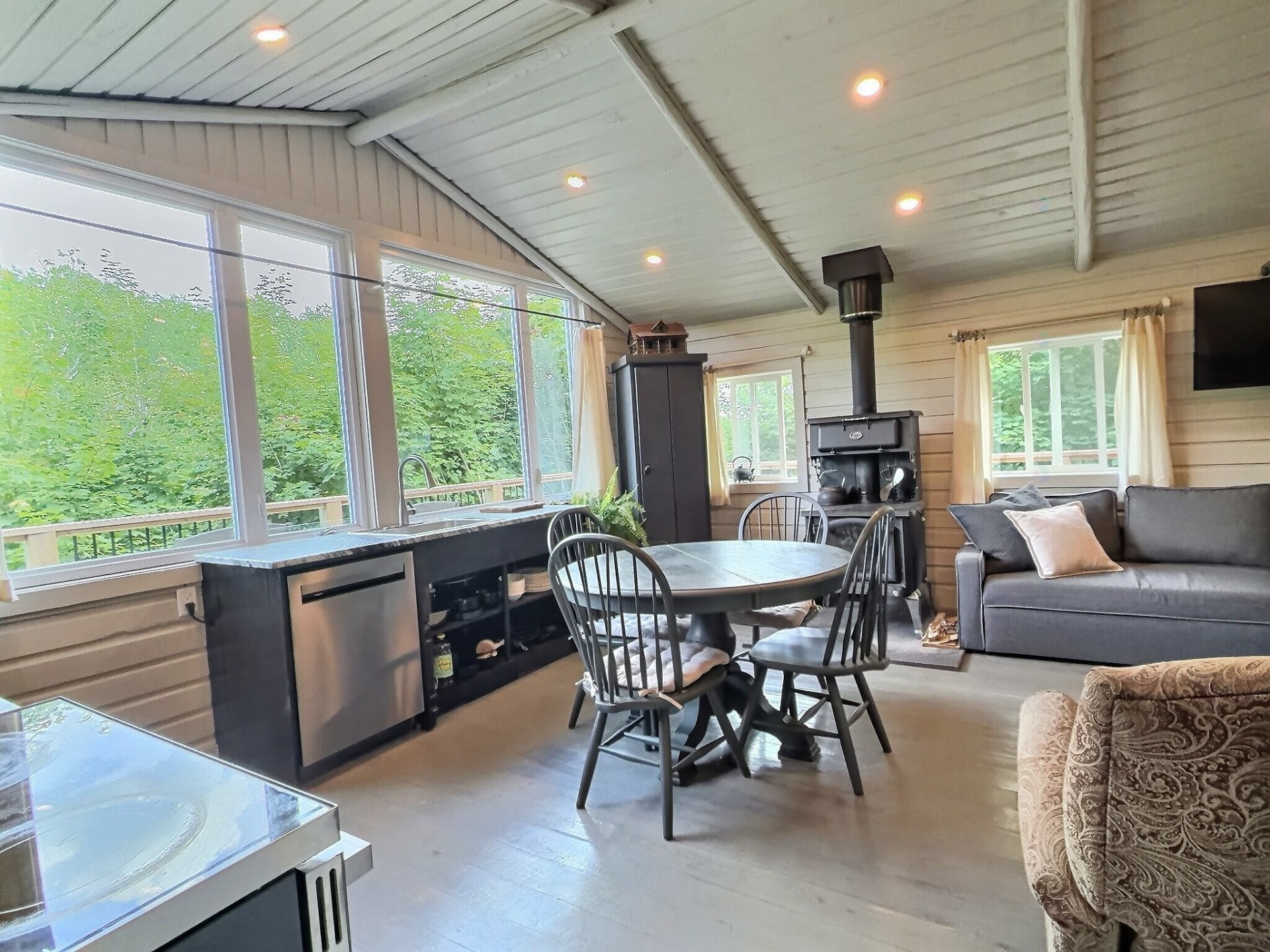 









133


Rue Ketchen

,
Témiscaming,




QC
J0Z3R0

