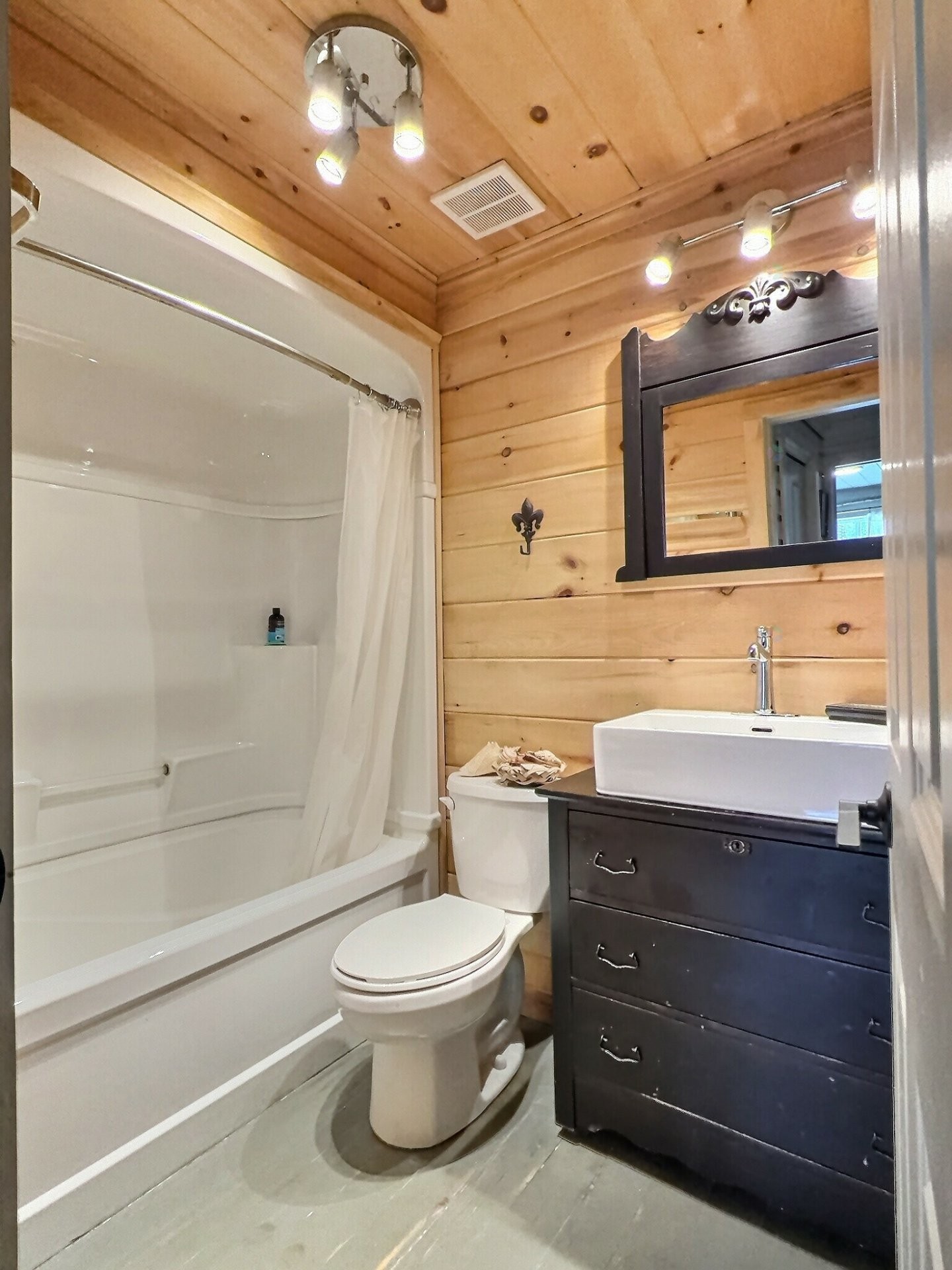 









133


Rue Ketchen

,
Témiscaming,




QC
J0Z3R0

