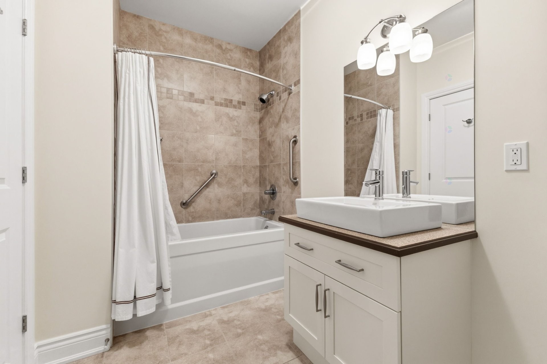 









224


Boul. Alexandre-Taché

, 207,
Gatineau (Hull),




QC
J9A0B8

