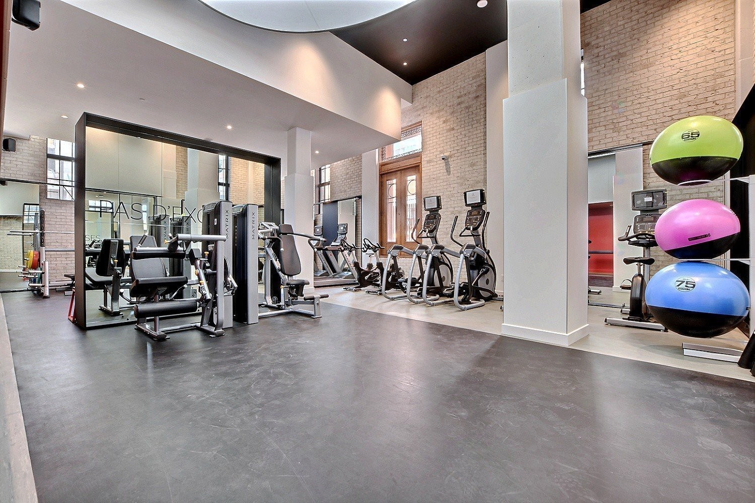 









1188


Rue St-Antoine O.

, 3111,
Montréal (Ville-Marie),




QC
H3C1B4

