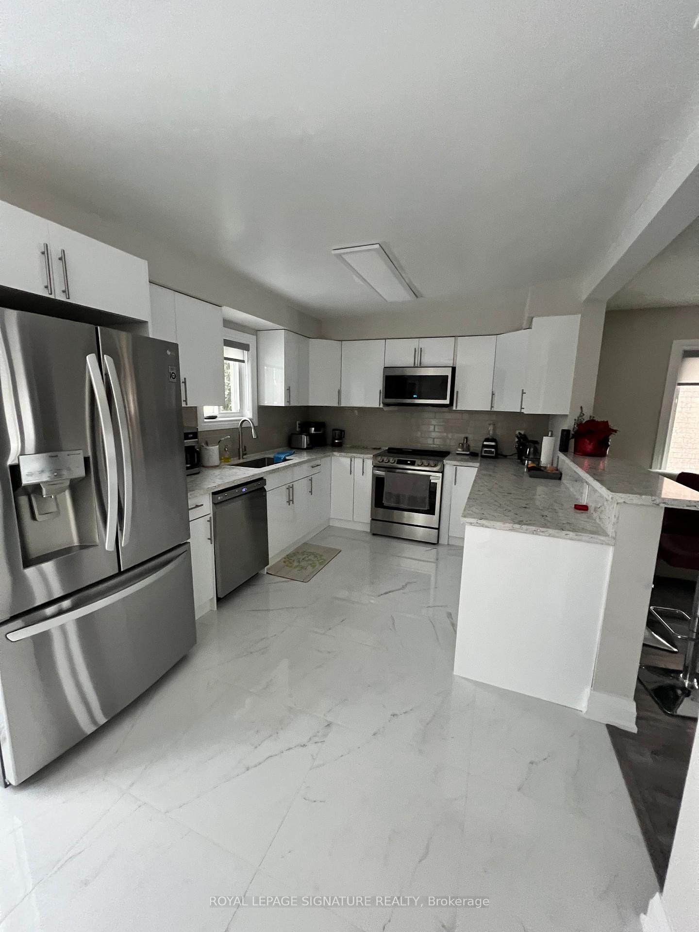 









118


Athabaska

Road,
Barrie,




ON
L4N 8E5

