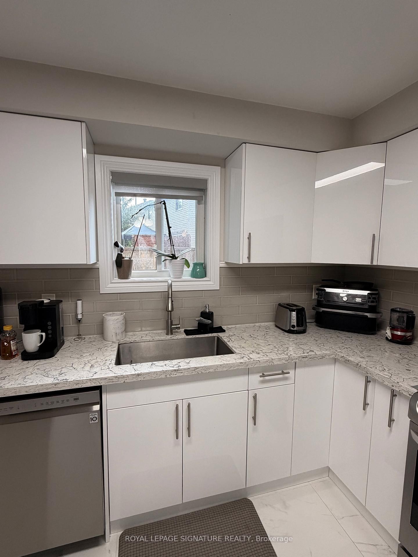 









118


Athabaska

Road,
Barrie,




ON
L4N 8E5

