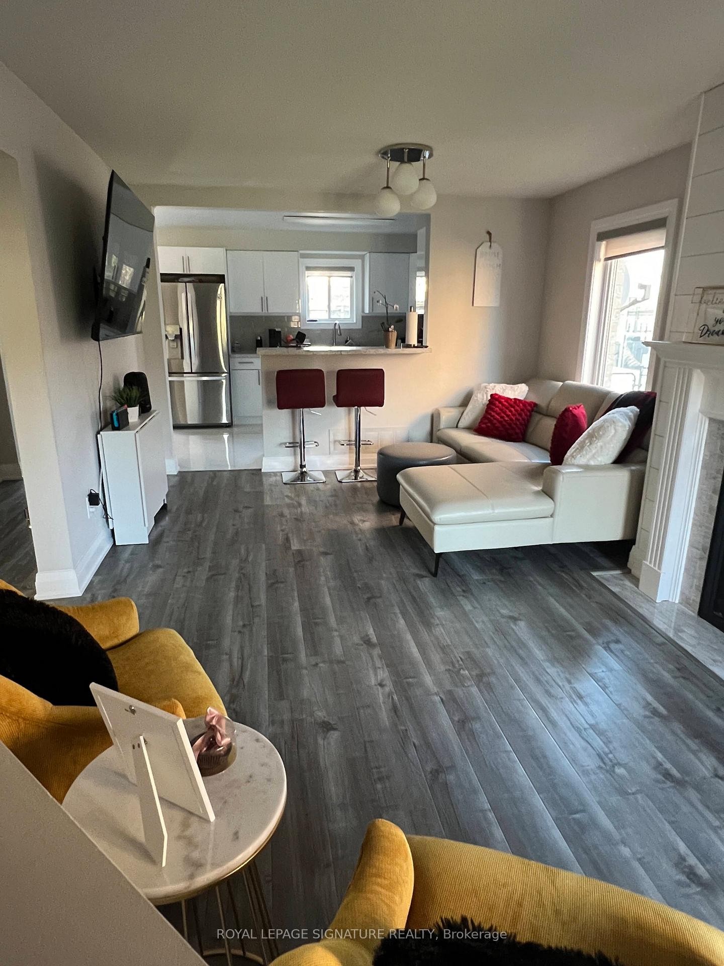









118


Athabaska

Road,
Barrie,




ON
L4N 8E5


