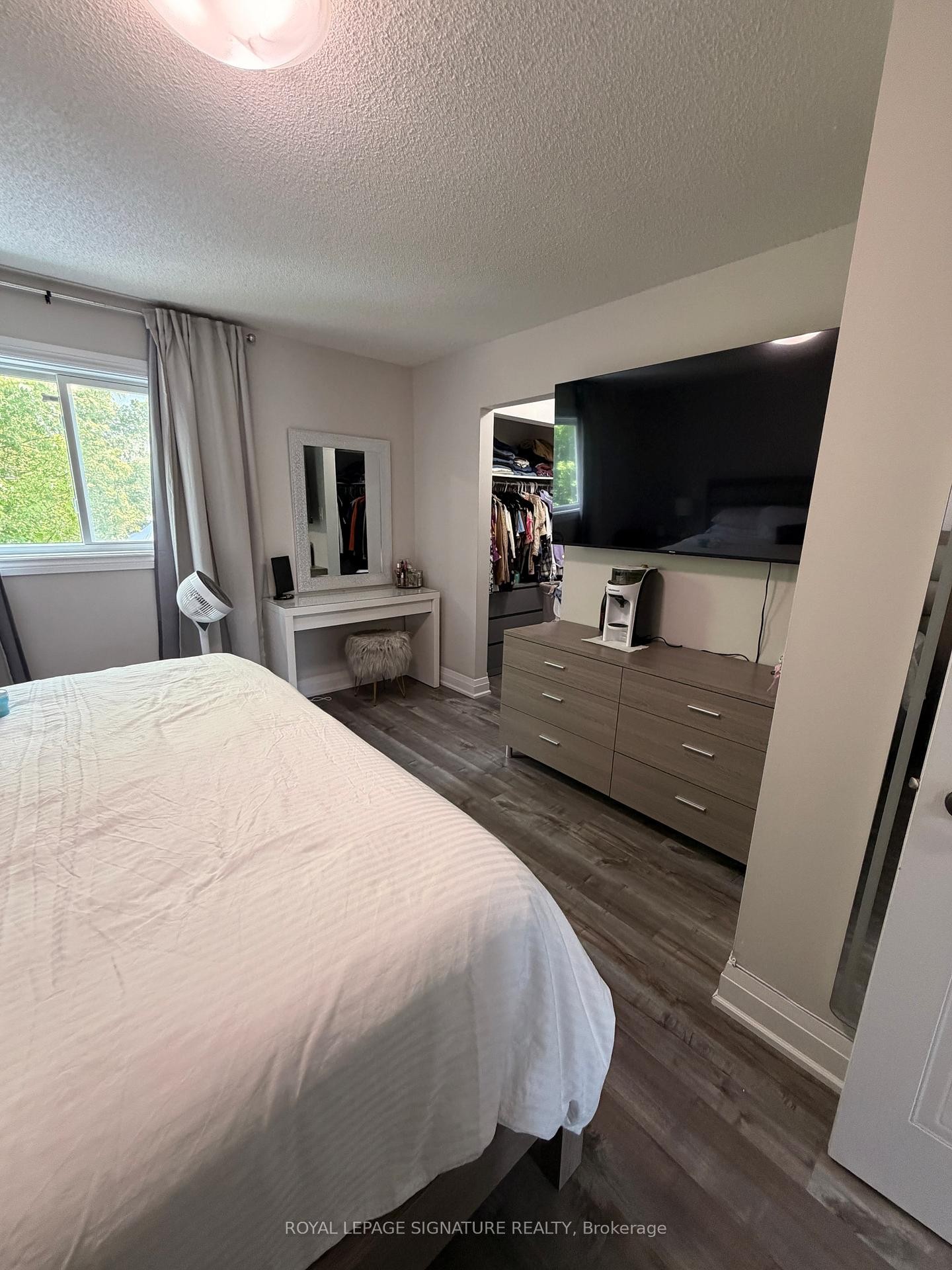 









118


Athabaska

Road,
Barrie,




ON
L4N 8E5

