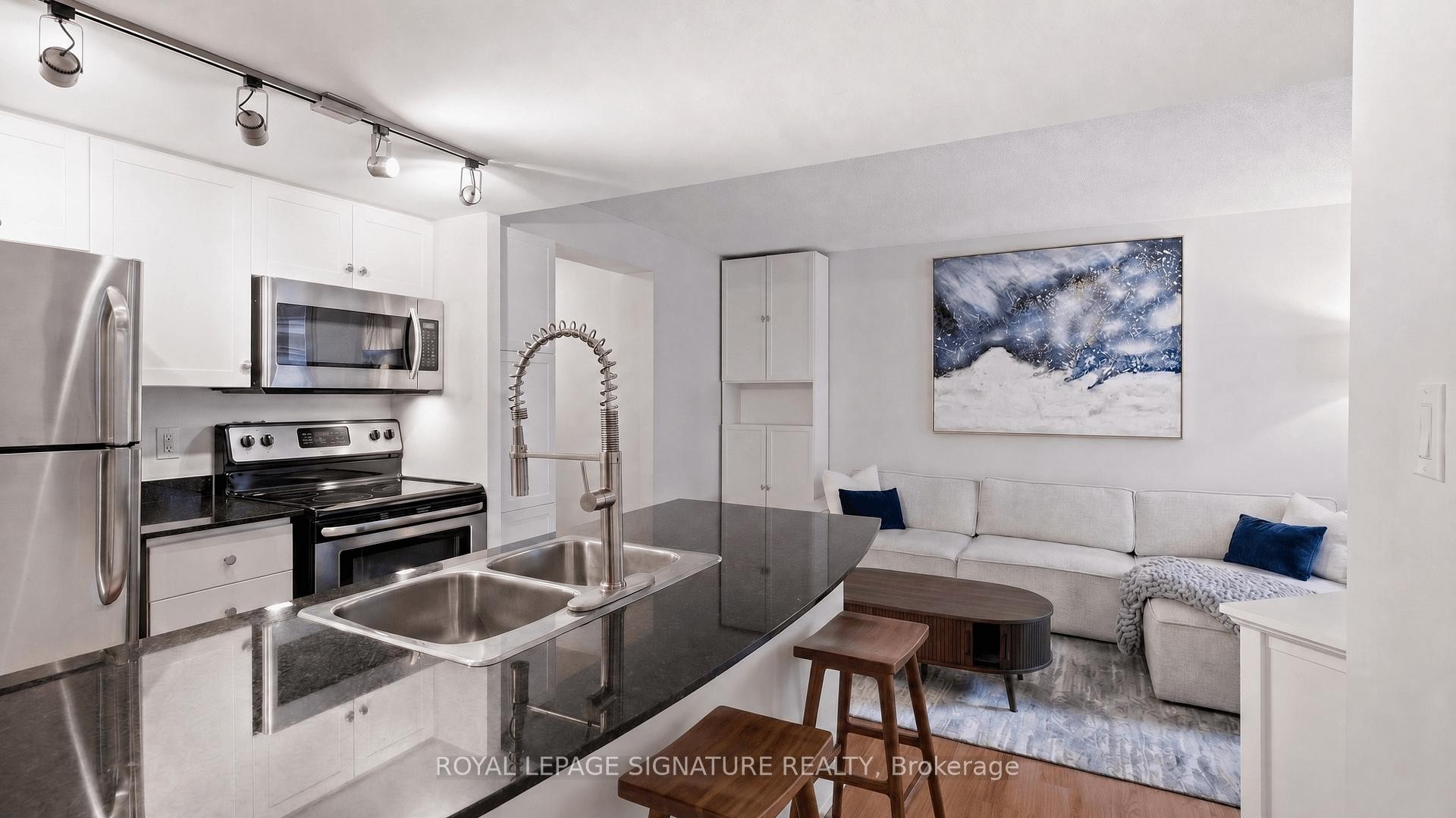 









323


Richmond

Street East, 704,
Toronto,




ON
M5A 3R3

