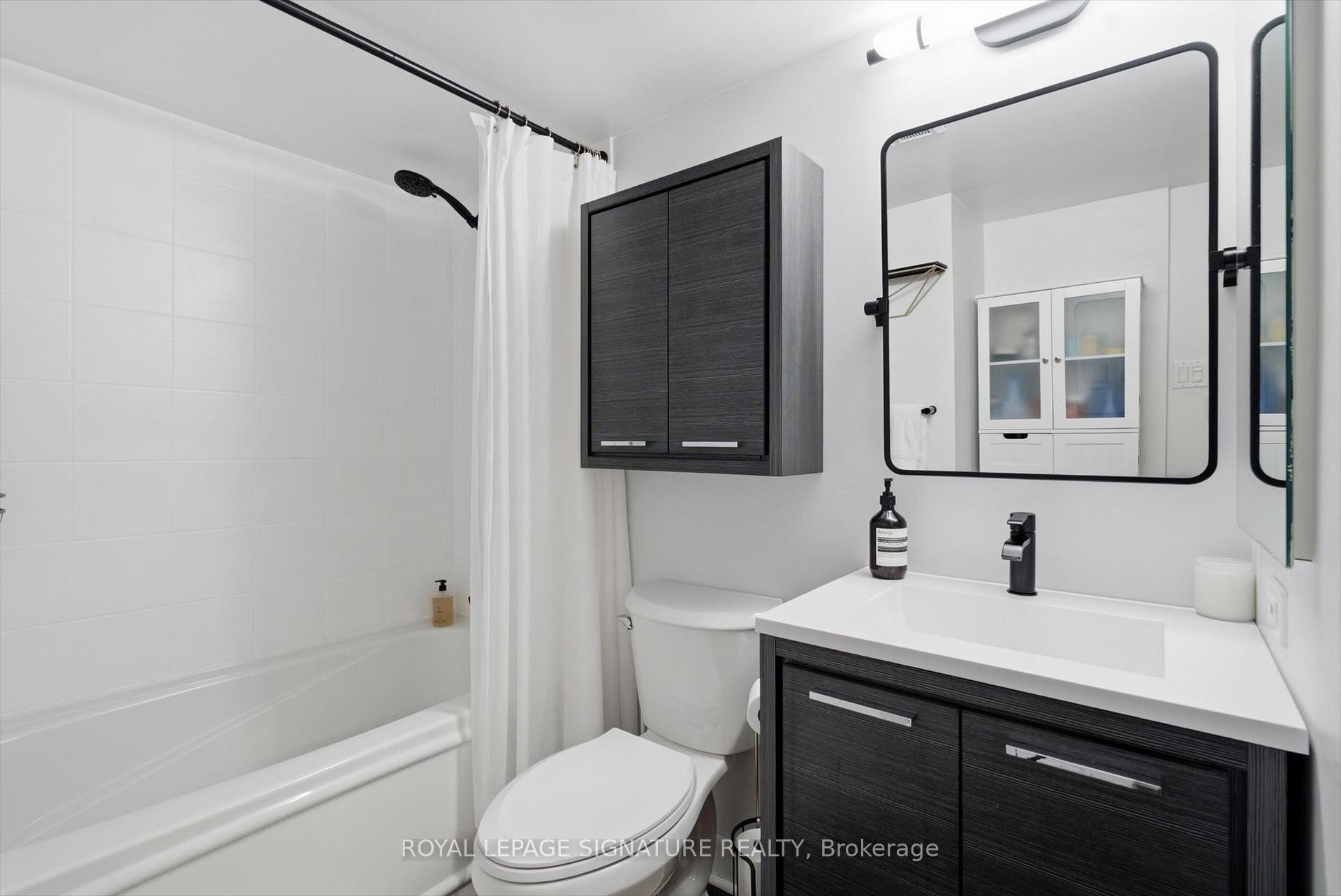 









323


Richmond

Street East, 704,
Toronto,




ON
M5A 3R3

