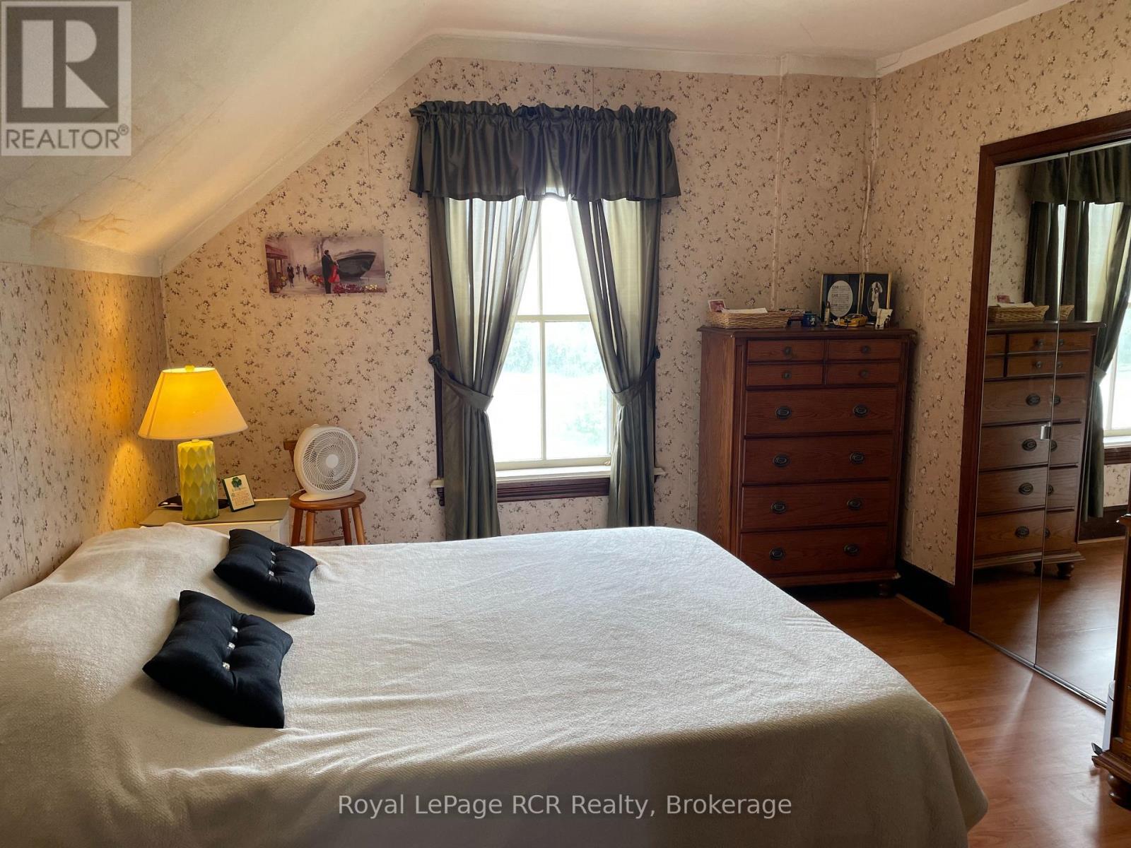 












541568 CONCESSION 14 NDR

,
West Grey,







Ontario
N0G1L0


