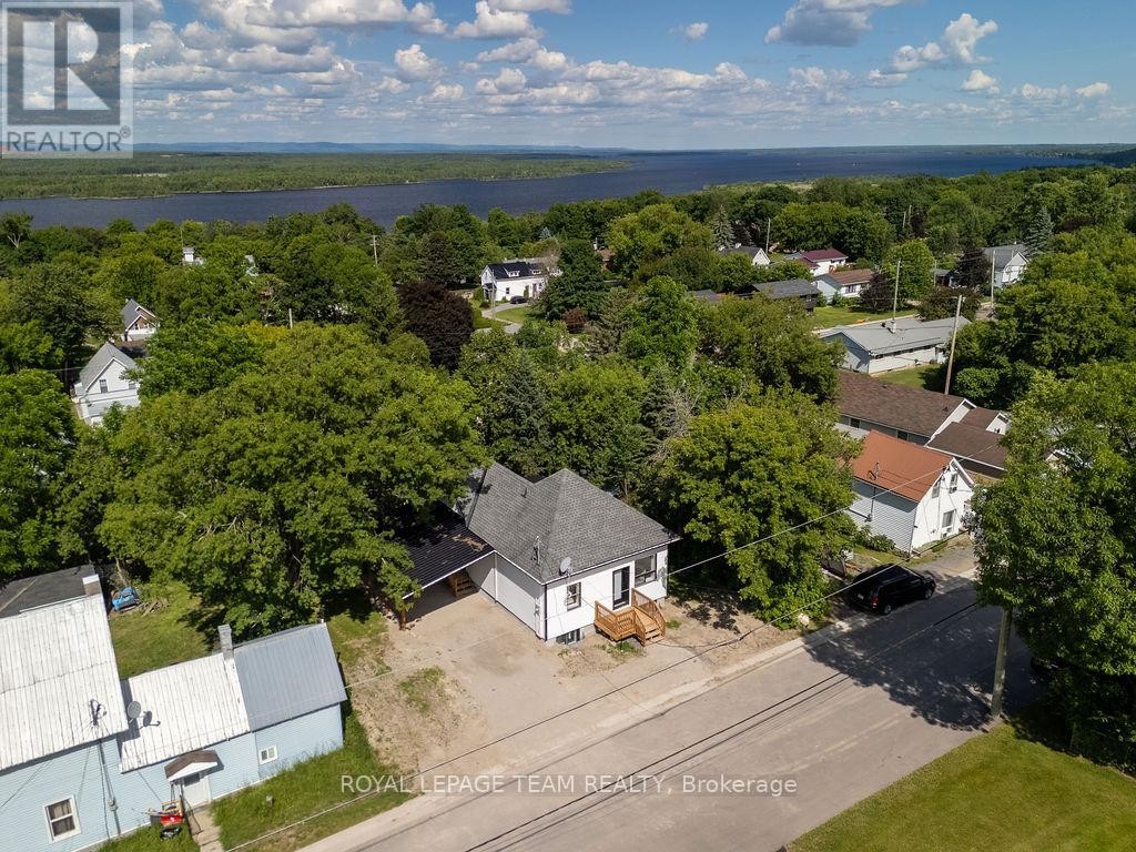 












29 GILLIES STREET

,
McNab/Braeside,




Ontario
K0A1G0

